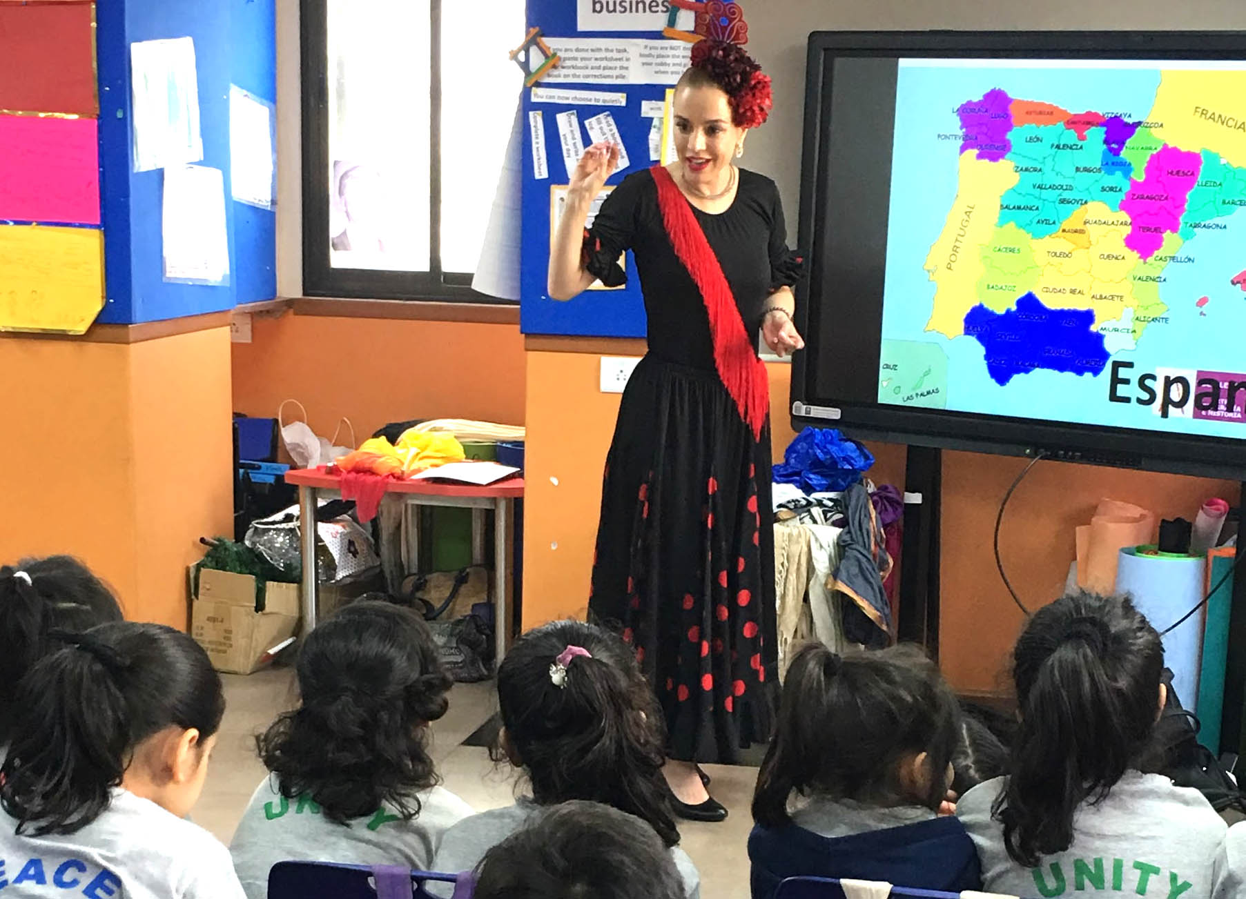 Raquel, a professional Spanish flamenco dancer spoke to the students about Spanish culture.