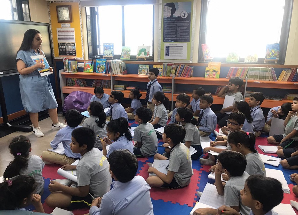 Ms. Minali Bachani presented the elements of Spanish culture and traditions that differ from our own.